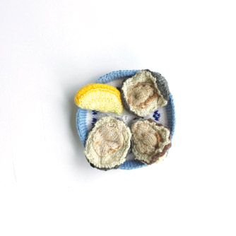 Knitted oysters